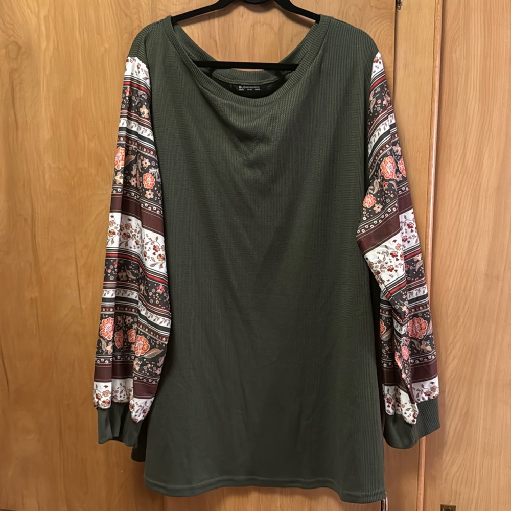 Bohemian print patchwork sleeve top